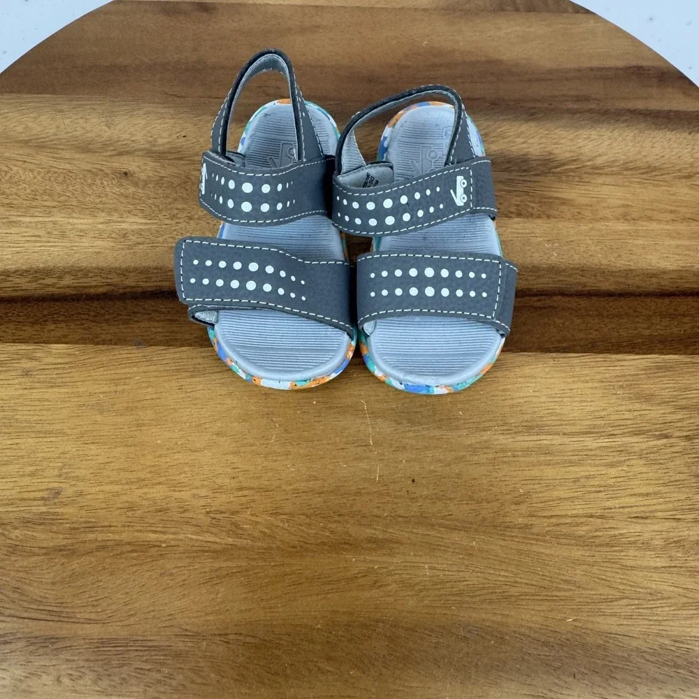 New NWOB Little Kids See Kai Run Billie Flexirun Strapped Gray Sandals‎ Size 5 C